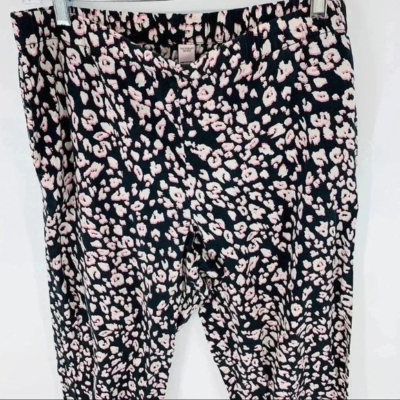 Victoria’s Secret LONG cheetah leopard print pants - Picture 2 of 9